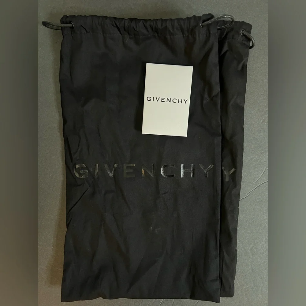 Givenchy Pool Slides - Picture 8 of 10